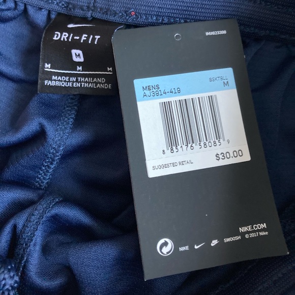 NWT Nike 🏀 shorts, size M. - Picture 2 of 9